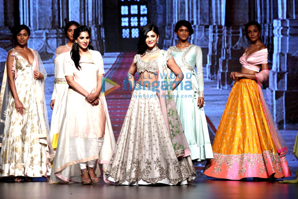 shruti haasan walks the ramp for anushree reddy at lfw 2016 11