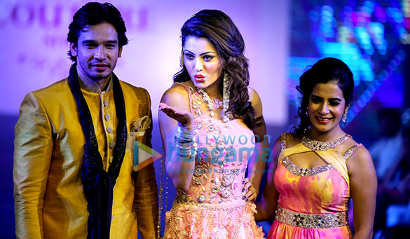 urvashi rautela walks the ramp at the jaipur fashion week for gaurrav and ridhima gaur 5