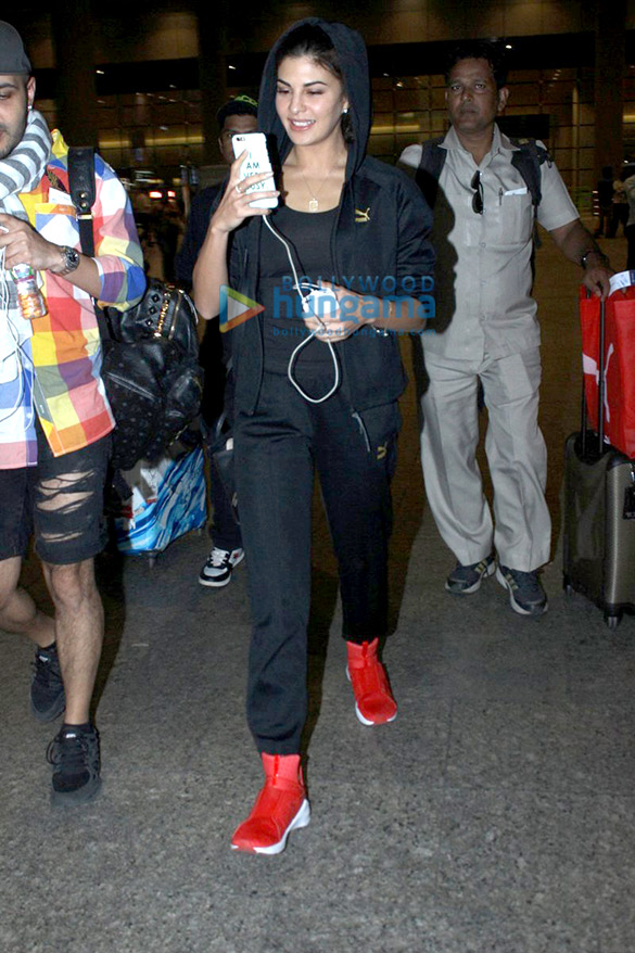jacqueline fernandez snapped returning from puma launch in delhi 3