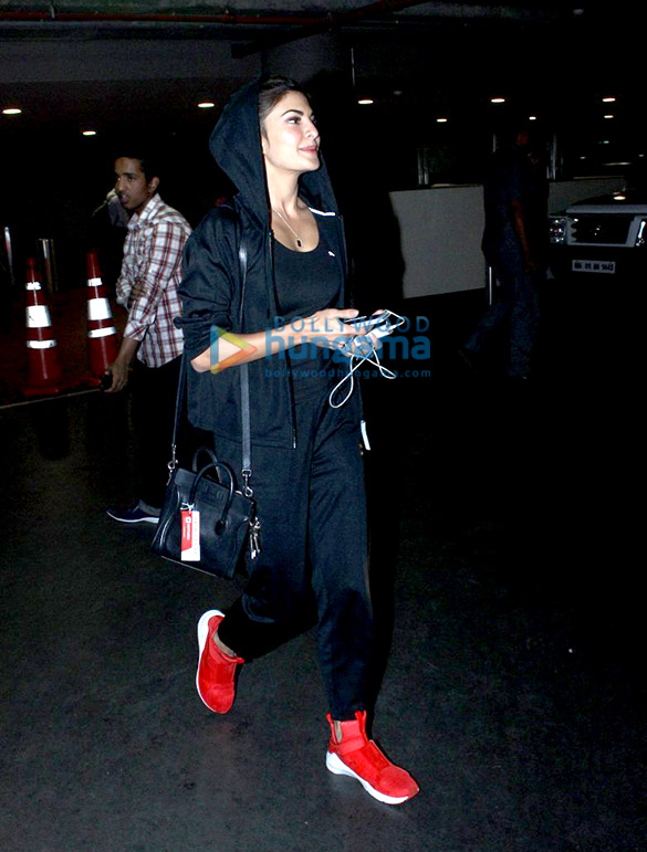 jacqueline fernandez snapped returning from puma launch in delhi 4