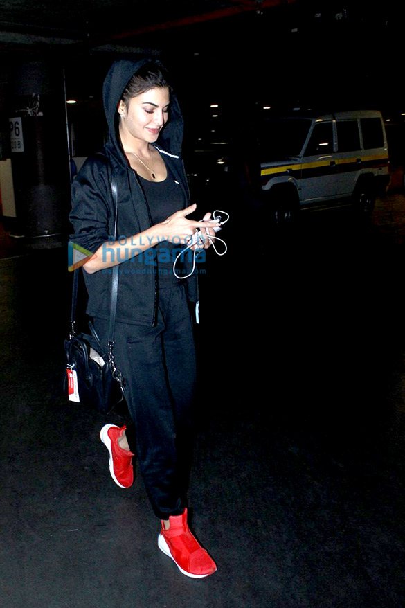 jacqueline fernandez snapped returning from puma launch in delhi 6