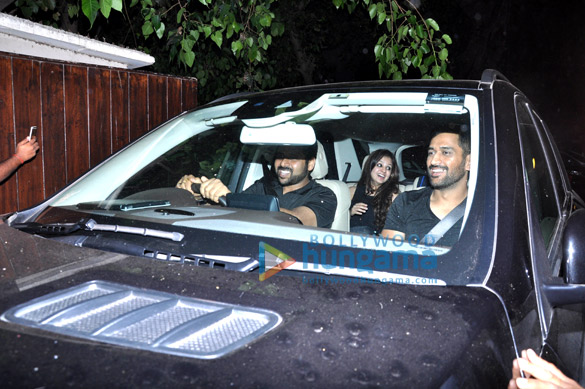 dhoni snapped after visiting salman khans house to see arpitas new born baby 8