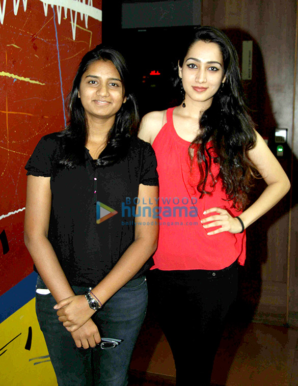 celebs grace the success bash of the marathi film reti at 92 7 big fm studio 7
