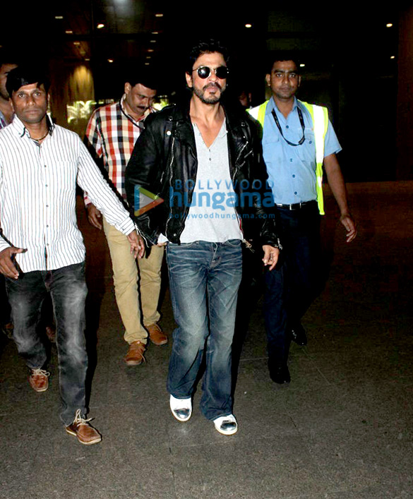 shah rukh khan arrives from london after promoting fan 2