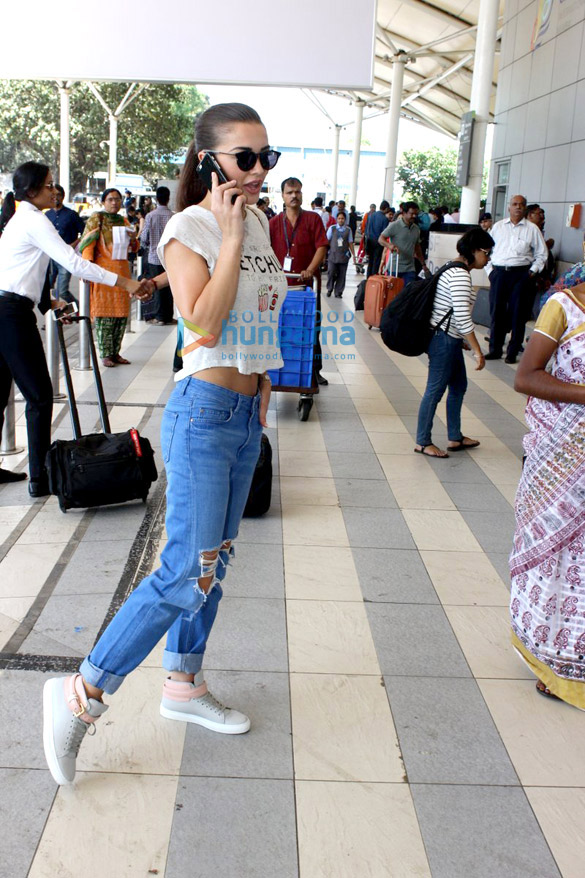amy jackson snapped at the domestic airport 16