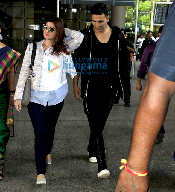 akshay kumar twinkle khanna snappd at the airport 4