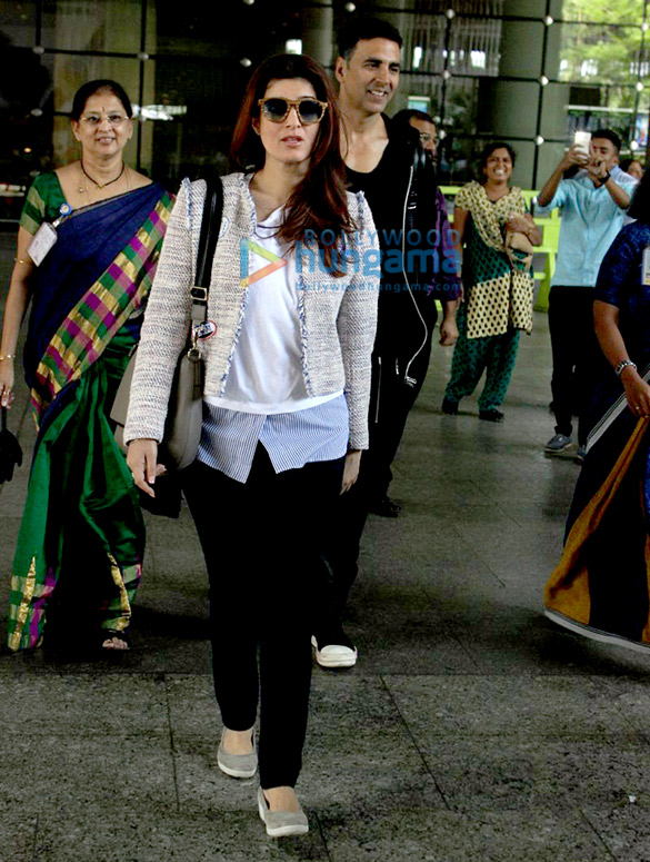 akshay kumar twinkle khanna snappd at the airport 6