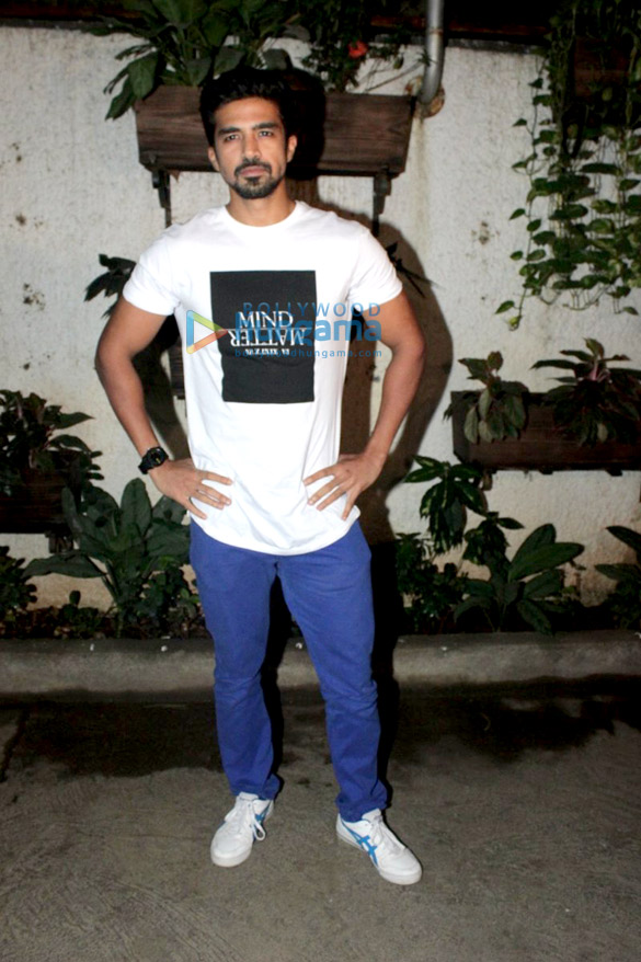 celebs grace the special screening of nil battey sannata 5