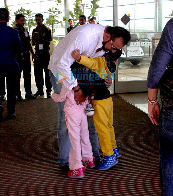 sanjay dutt family snapped on their way to rajasthan 4