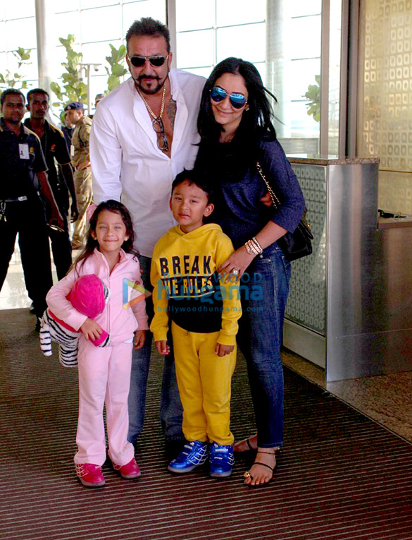sanjay dutt family snapped on their way to rajasthan 2