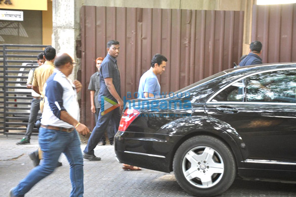 aamir khan snapped post a spa session in bandra 7