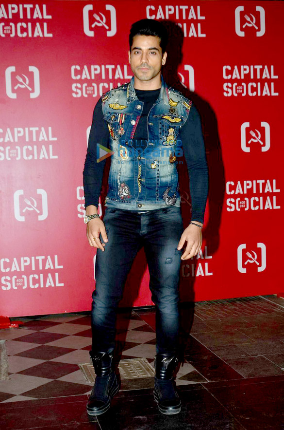 shah rukh khan varun dhawan others at the launch of capital social 9
