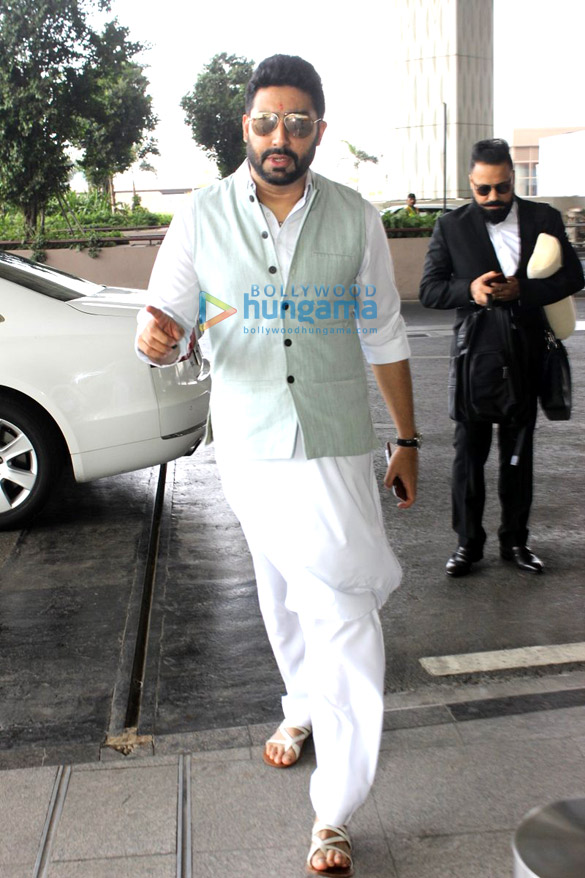 kareena kapoor khan shilpa shetty others snapped at the airport 4