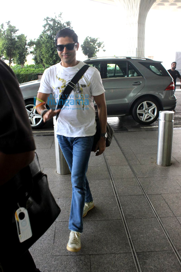 farhan akhtar sanjay dutt snapped at the domestic airport 4