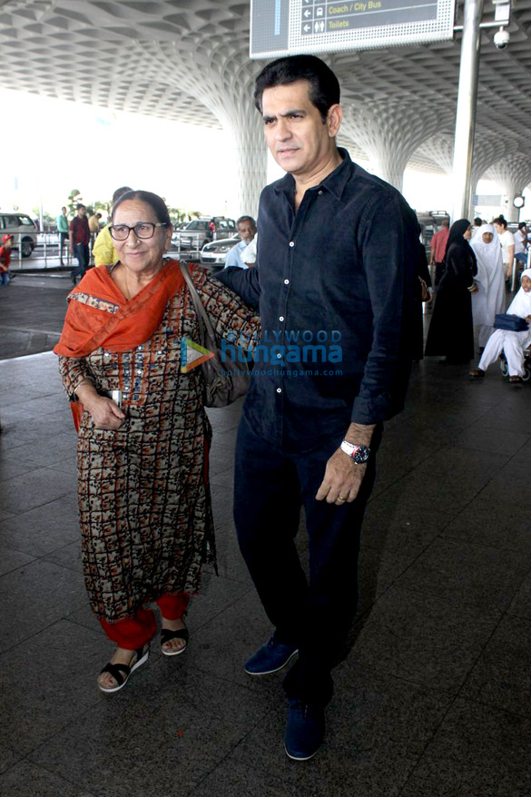 team of the sarbjit spotted at the airport 6