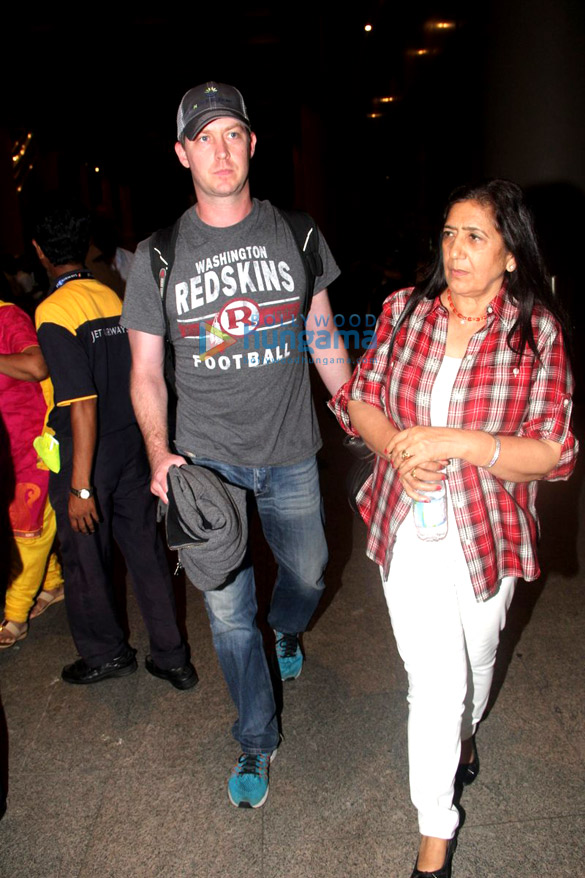 preity zinta gene goodenough return post taj mahal visit in agra 8