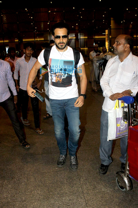 emraan hashmi snapped at the mumbai domestic airport 3
