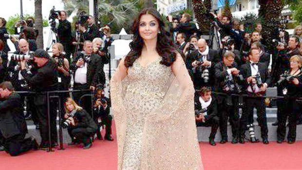 Aishwarya Rai Bachchan’s Stuns Everyone At ‘Cannes Film Festival 2016’