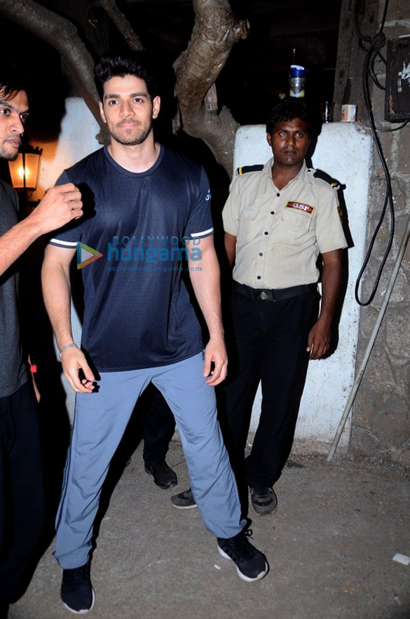 sooraj pancholi snapped in bandra 4