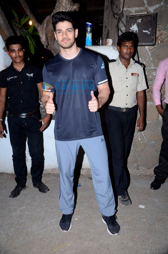 sooraj pancholi snapped in bandra 2