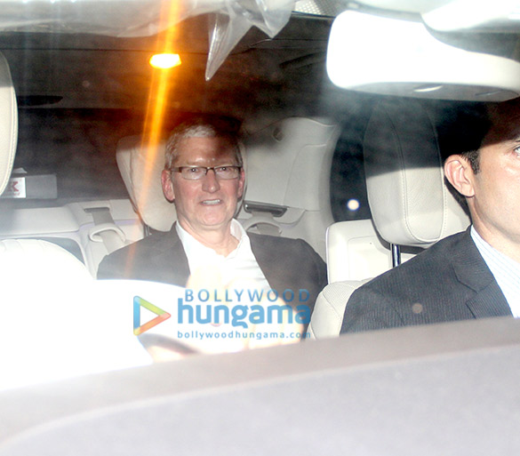 shah rukh khan hosts a bollywood bash for apple ceo tim cook at mannat 10