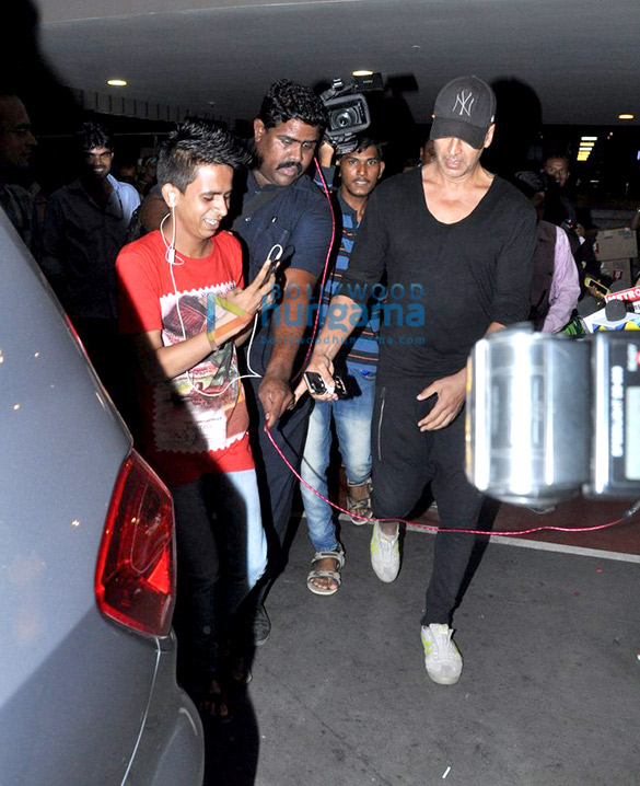 akshay kumar snapped at the mumbai airport 3