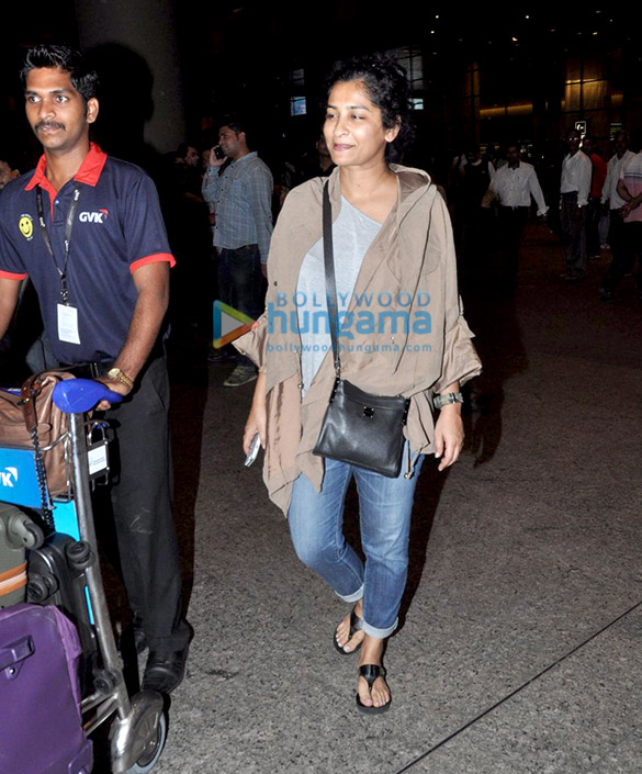 alia bhatt gauri shinde snapped returning from singapore 9