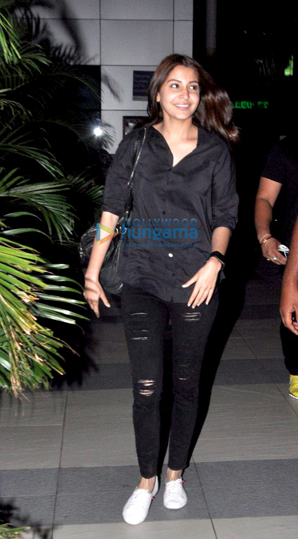 anushka sharma returns after shooting for phillauri in punjab 4