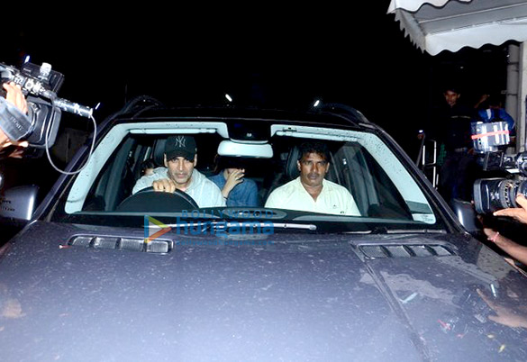akshay kumar and family snapped post sarbjit screening 6