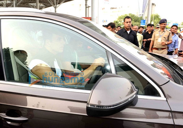 team of housefull 3 snapped at the delhi airport 8