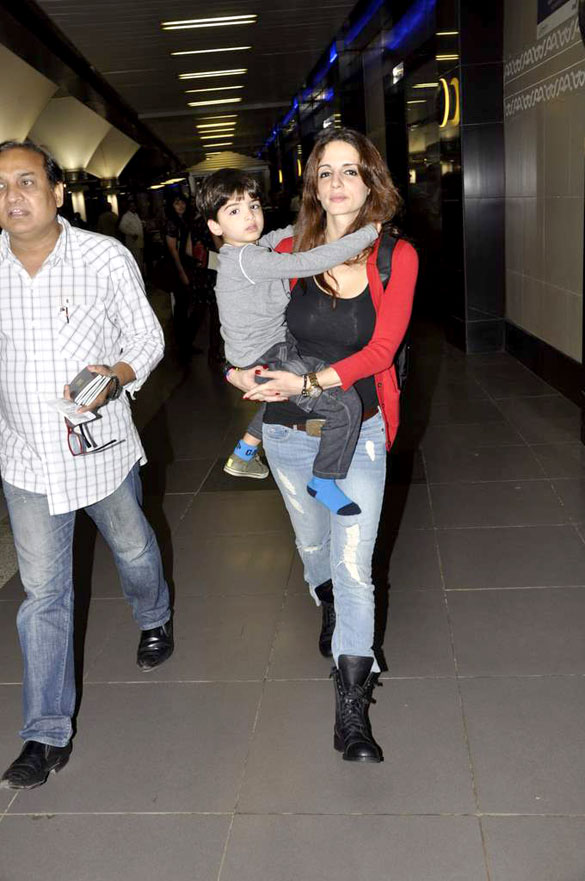 sussanne roshan snapped with her son 2