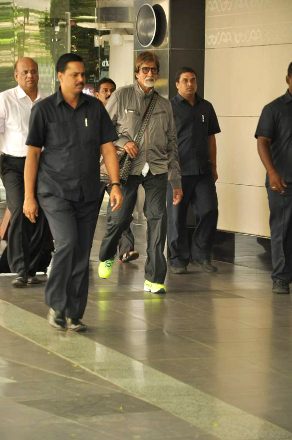 big b snapped in green florescent sports shoes 6