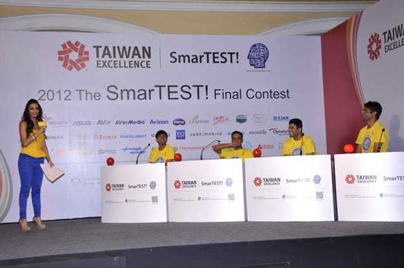 malaika arora at smartest 2012 final contest 3