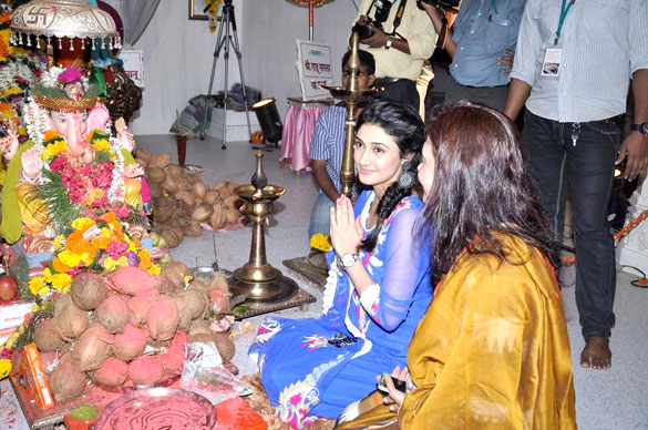 bollywood visits andheri cha raja to take blessing 8