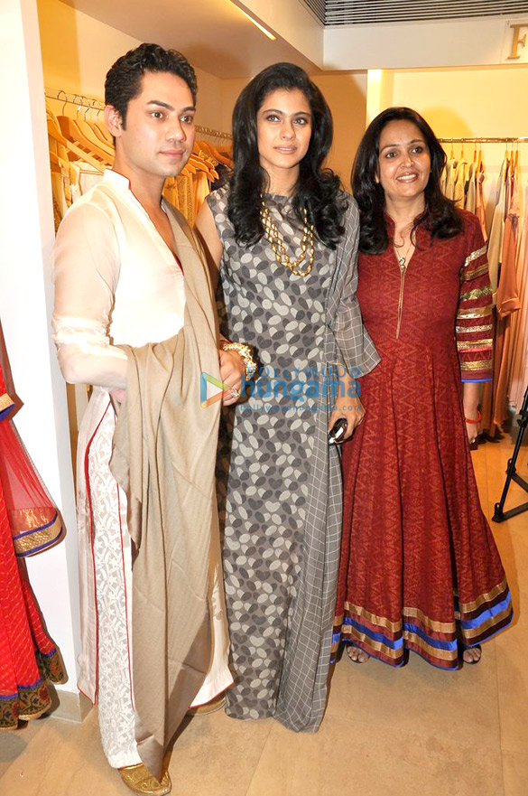 kajol graces preview of designer zarine khans fizaa 6
