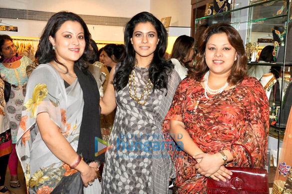 kajol graces preview of designer zarine khans fizaa 7