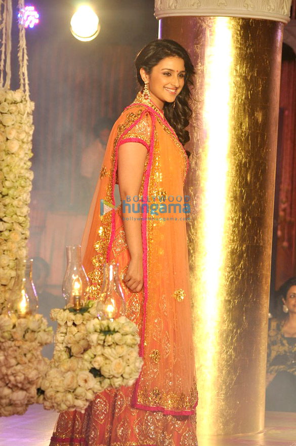 parineeti walks for maheka mirpuris khwaab collections 8