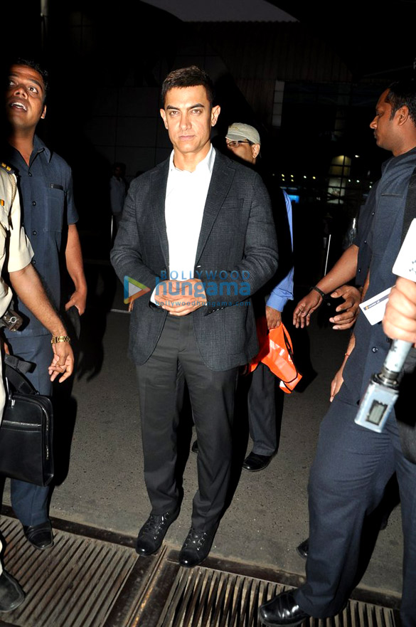 aamir khan clicked at mumbai airport 3