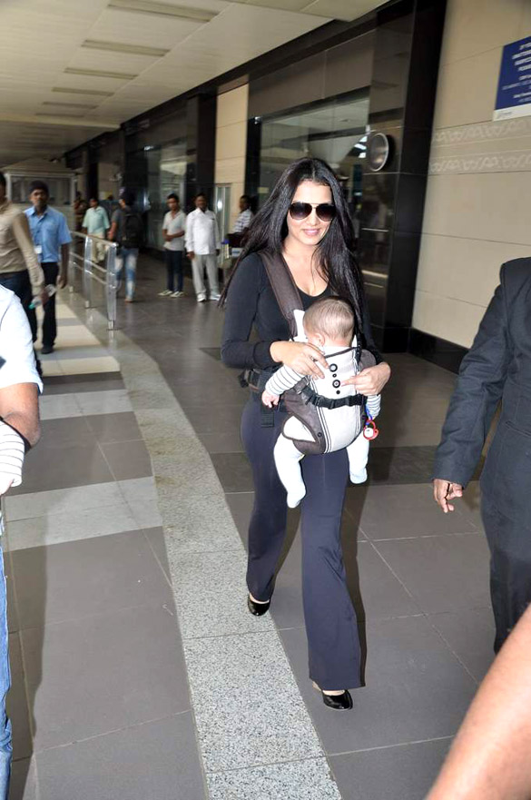 celina snapped with her twins at airport 3
