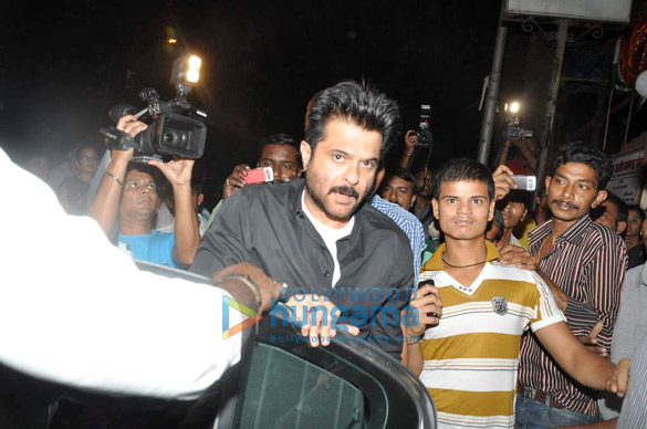 celebs pay visit to yash chopra at lilavati hospital 15