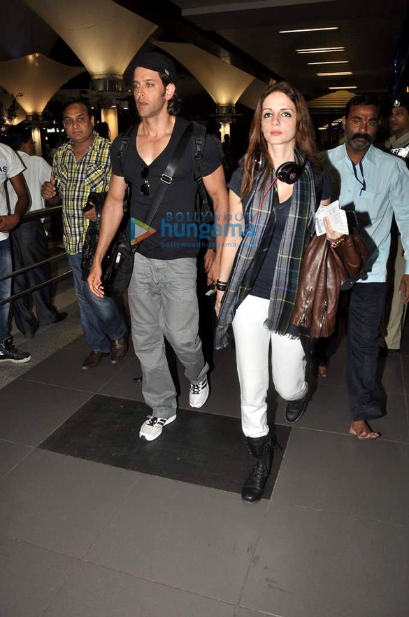 hrithik and sussanne snapped at the airport 5