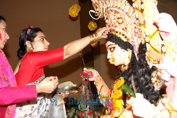 celebs visit north mumbais sarbojanin durga puja day 5 11