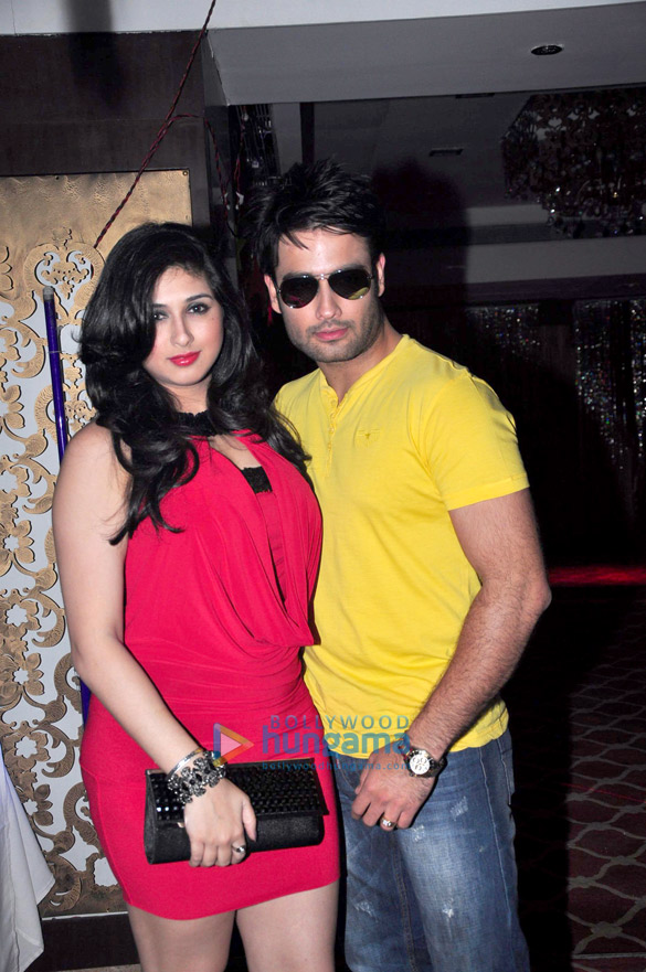 gurmeet debina celebrate their jhalak dikhhla jaa success 12