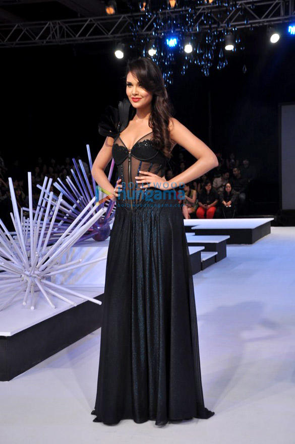 mandira wirks show at blenders pride fashion tour day 2 10