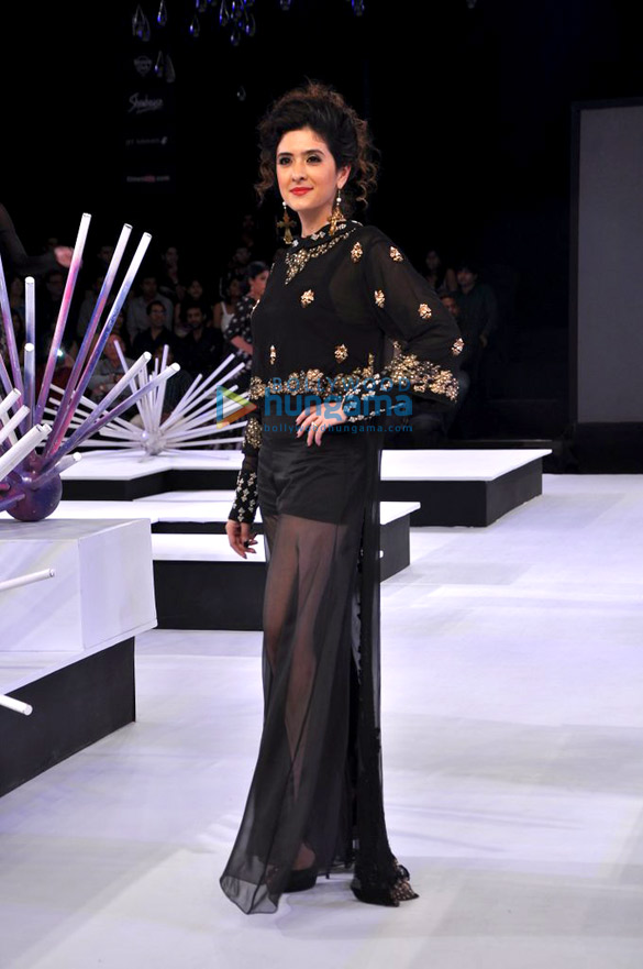 neeta lullas show at blenders pride fashion tour day 2 5