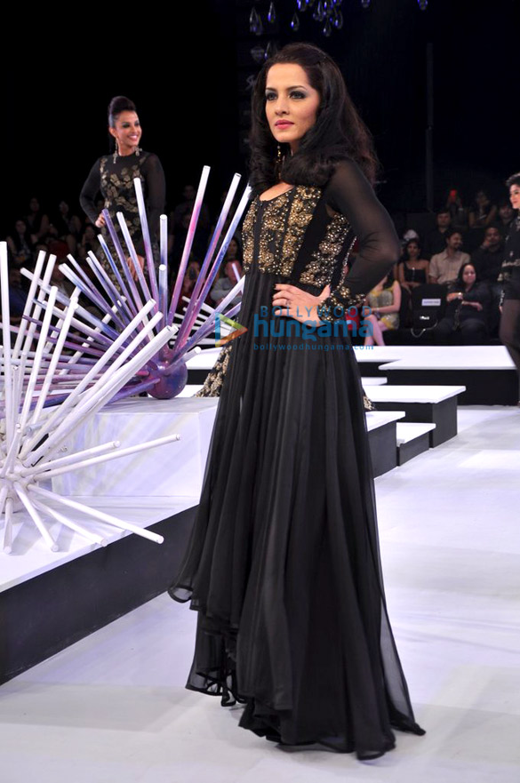 neeta lullas show at blenders pride fashion tour day 2 15