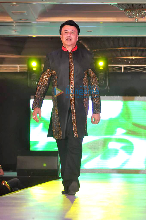 celebs walk the ramp at umeed ek koshish charitable fashion show 8