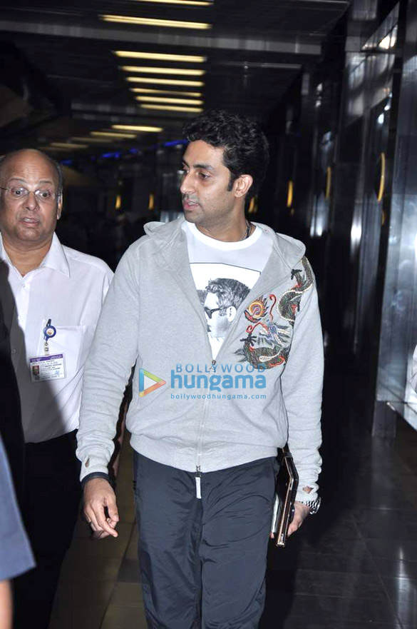 abhishek bachchan clicked at the airport 3