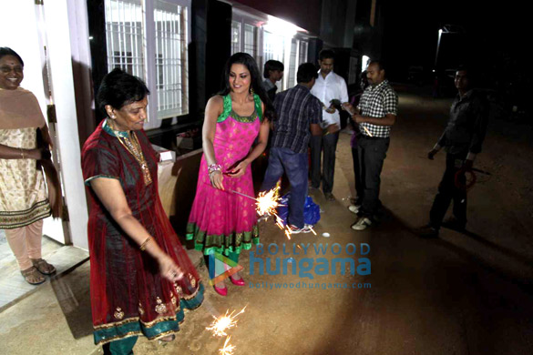 veena malik celebrates diwali in hyderabad 3