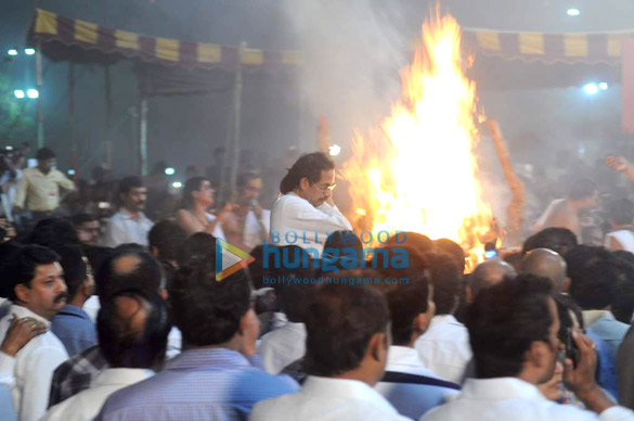 celebs grace balasaheb thackerays funeral 13